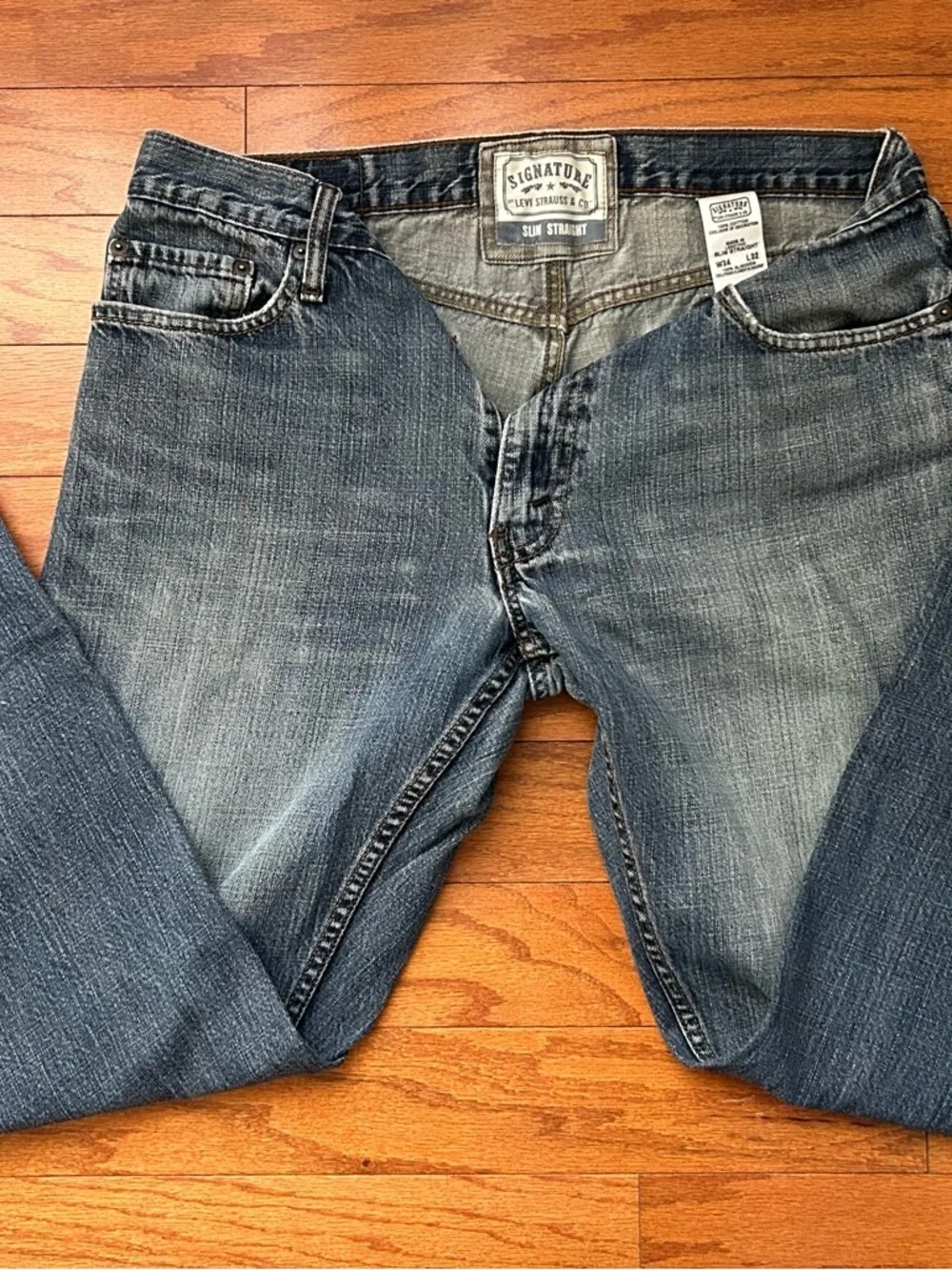 Signature by Levi Strauss Men’s Slim Straight Blue Jeans